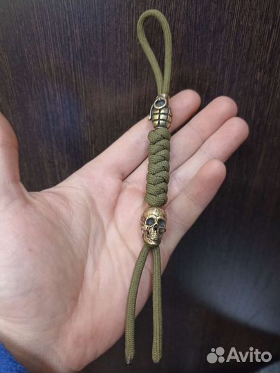 Брелок из паракорда