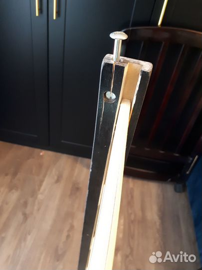 Детская кроватка с маятником