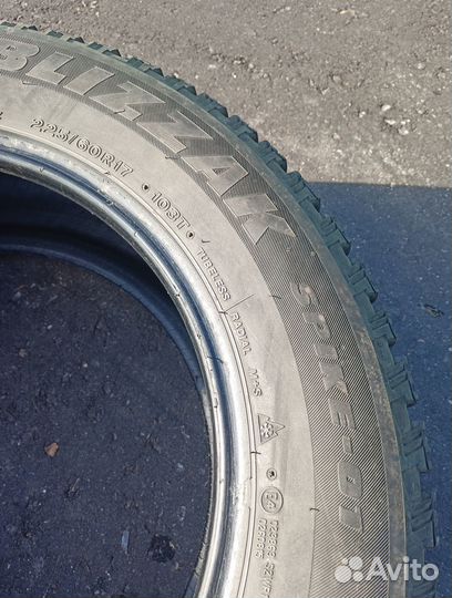 Bridgestone Blizzak Spike-01 225/60 R17