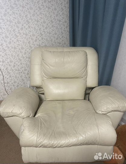 Кожанное кресло