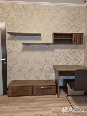 Продам стол, тумбу и полки