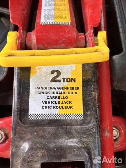 Домкрат подкатной 2 т