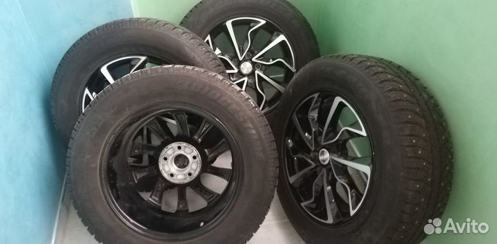 Bridgestone Ice Cruiser 7000 225/65 R17