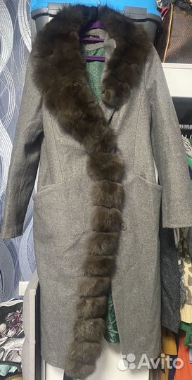 Пальто зимнее с мехом песца, шапочка, перчатки