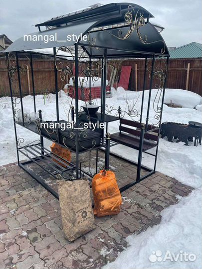 Мангал с крышей