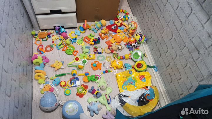 Игрушки погремушки подвески пакетом для малышей