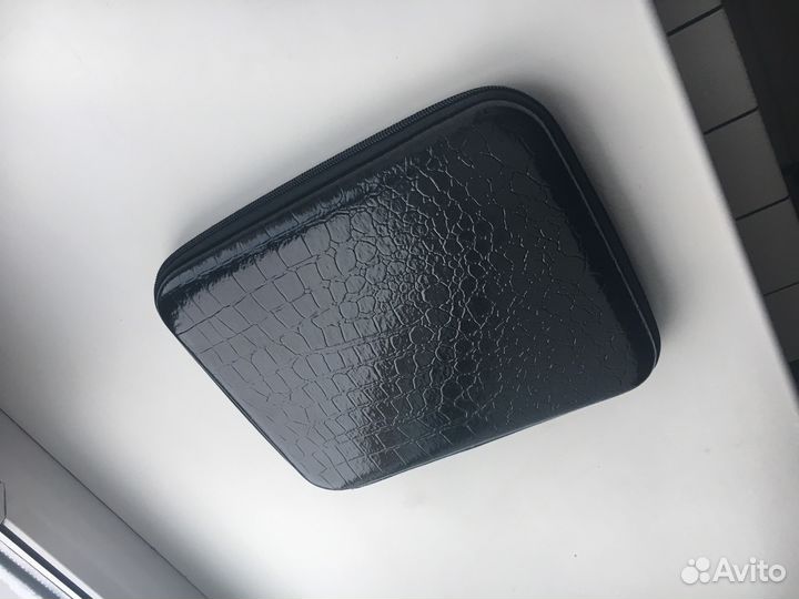 Клавиатура для планшетов В стильном чёрном кейсе