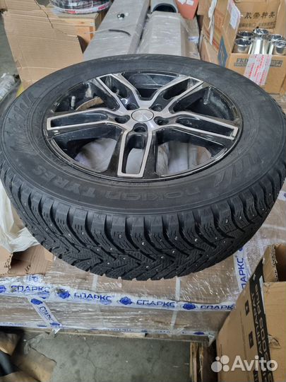 Колеса шипованные 235/60R18 на дисках
