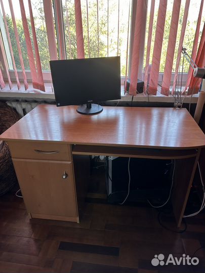 Письменный стол