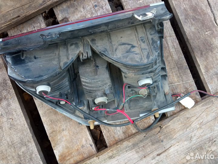 Задний фонарь mitsubishi pajero