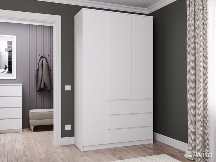 Белый 3-х створчатый шкаф для одежды с полками NEW