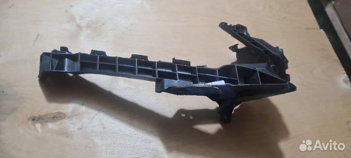 Крепление бампера переднее правое Honda Cr-V RM