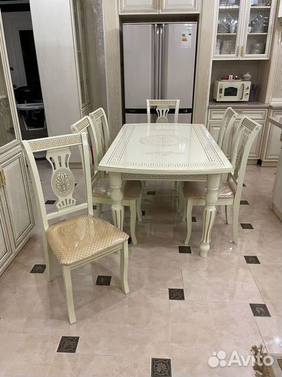 Стол обеденный