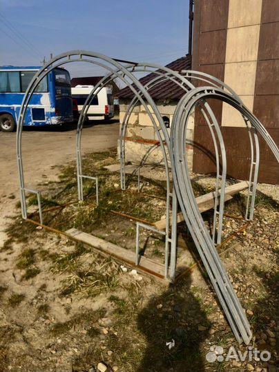 Железные дуги для теплицы или беседки