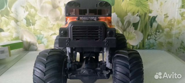 Внедорожник (машинка рабочая но без пульта)