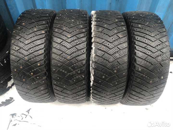 Goodyear UltraGrip Ice Arctic SUV 225/60 R18 104T