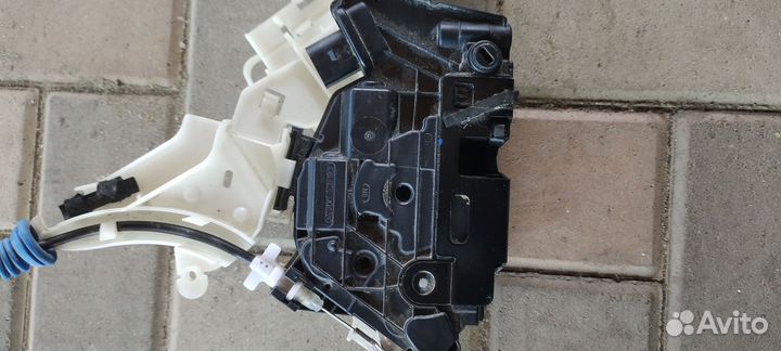 Замок задней правой двери Фольксваген Пассат Сс