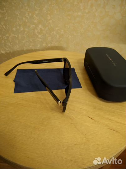 Очки tommy hilfiger