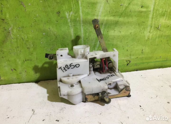 Замок капота двери Toyota Avensis T220