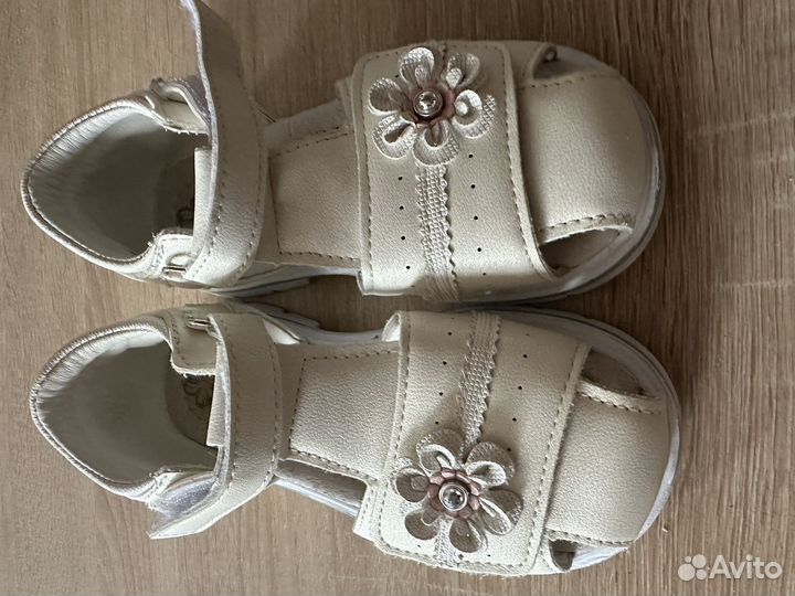 Босоножки для девочки 28
