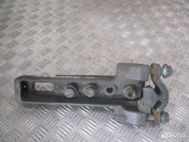 Кронштейн глушителя Mercedes-Benz A9604912115