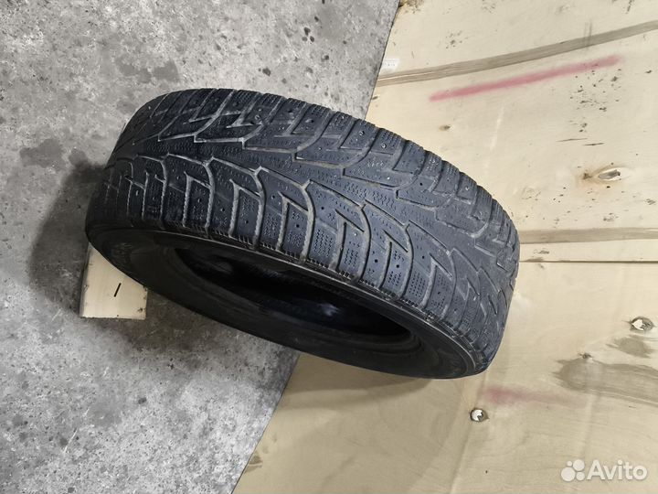 Hankook Winter I'Pike 215/65 R16 98T