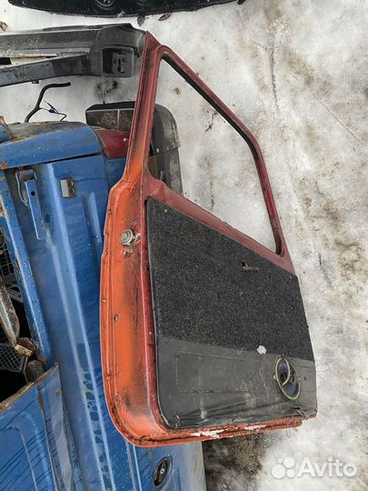 Передняя левая дверь niva