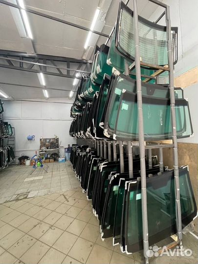 Стекло лобовое на Ауди 80