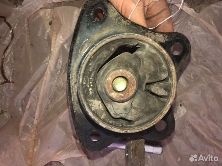 Подушка двигателя Mitsubishi Colt Z21A 4A90 2002