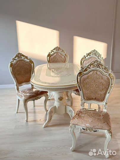 Кухонный стол и стулья