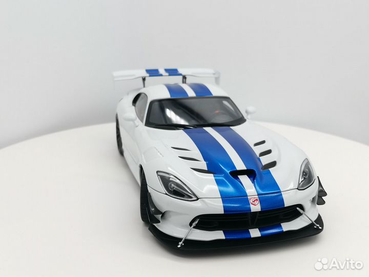 1/18 AutoArt Dodge Viper GTS-R Commemorative