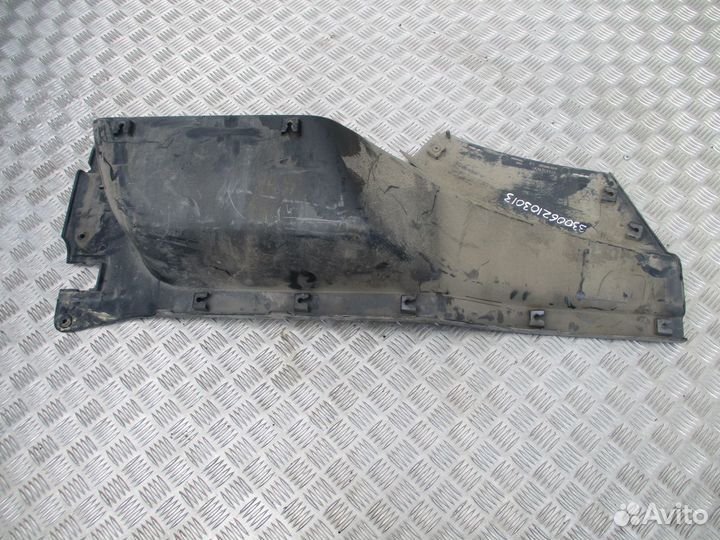 Корпус подножки верхний левый Volvo 82819482