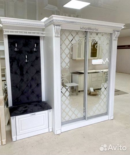 Очень красивый шкаф в прихожую Барокко