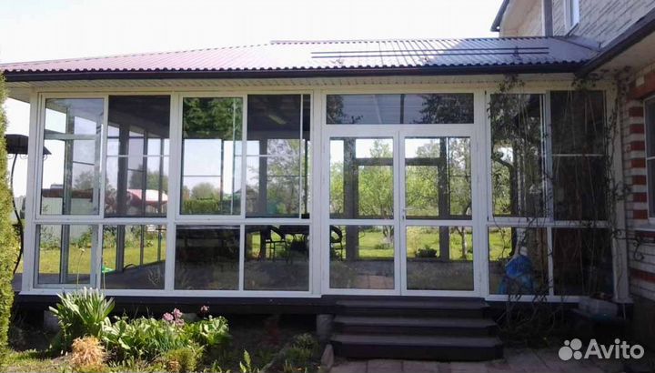 Остекление беседки с отделкой