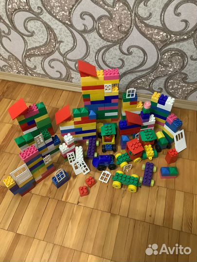 Детский конструктор (много деталей)