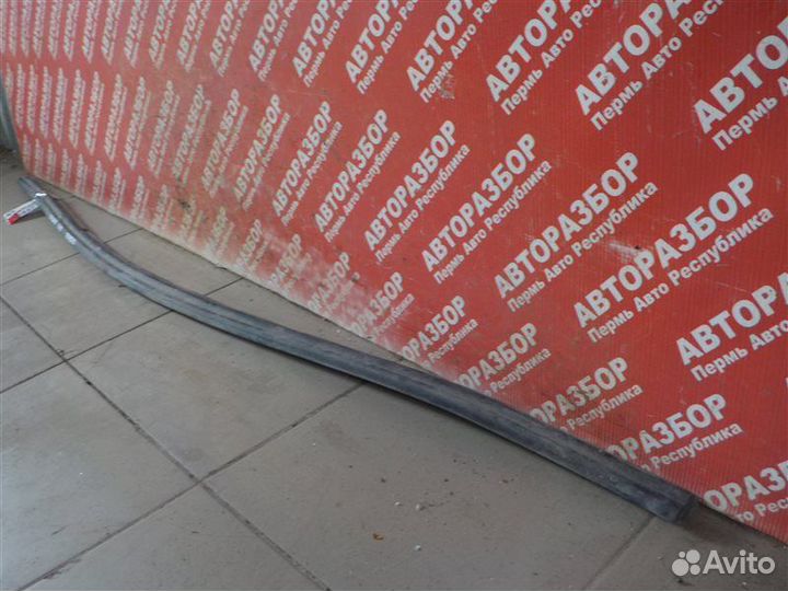 Уплотнитель капота Renault Logan L8MV K7M812 2018