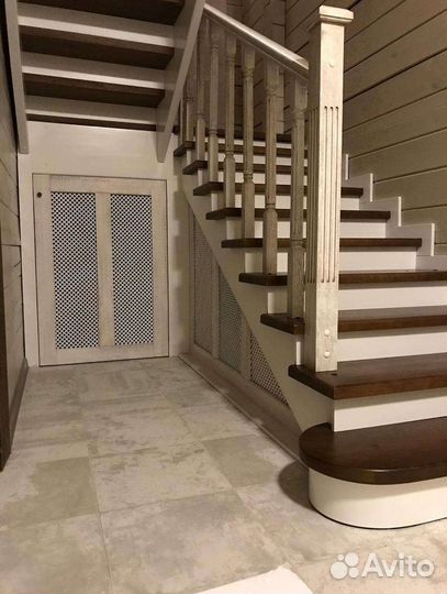 Лестница с площадкой на второй этаж