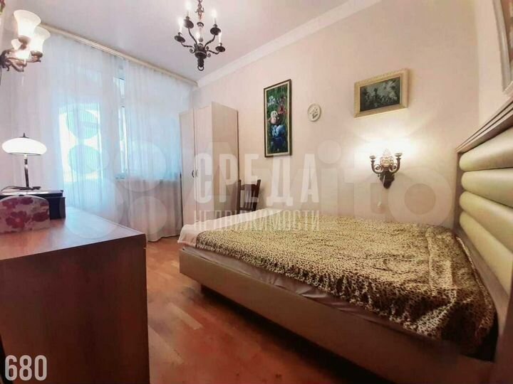 3-к. квартира, 100 м², 2/8 эт.