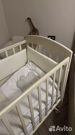 Кроватка, матрас, одеяло, подушка, белье