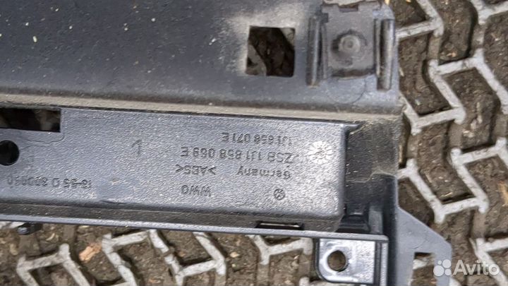 Кронштейн магнитолы Volkswagen Golf 4, 1998