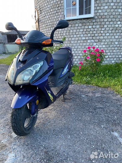 Продаю скутер V5