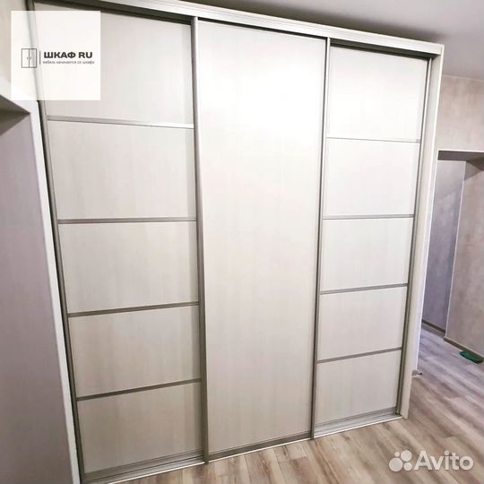 Шкаф-купе с зеркалом