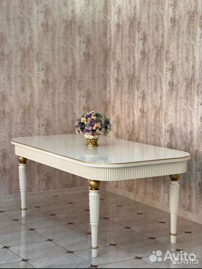 Столы и стулья