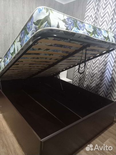 Кровать двухспальная