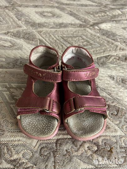 Сандали totta