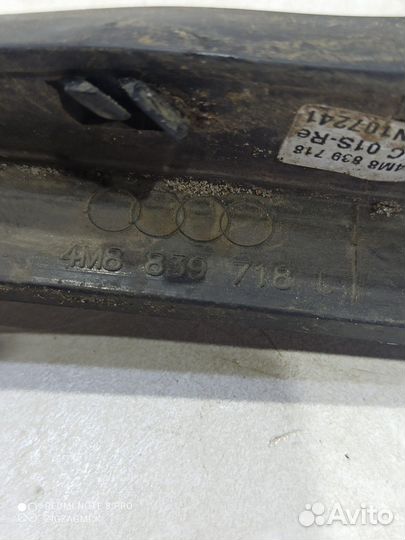 Уплотнитель двери(задний правый) (Audi Q8)