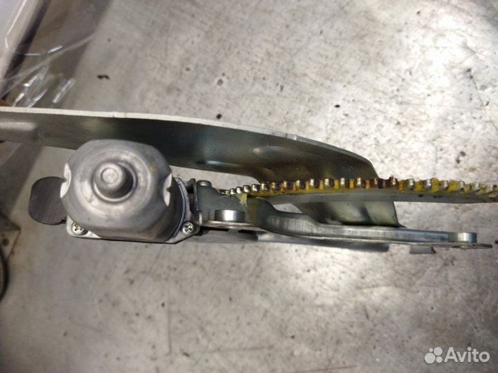 Стеклоподъемник задний правый Suzuki Sx4 универсал