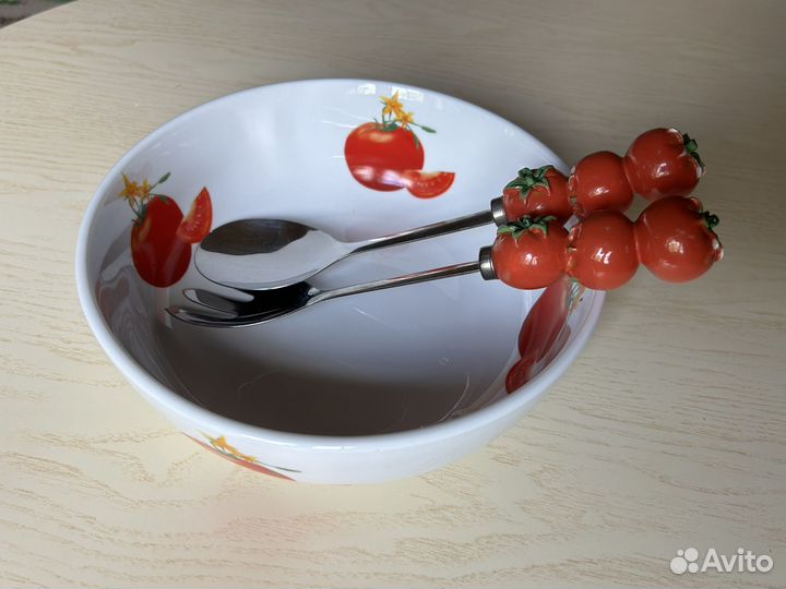 Салатник с приборами