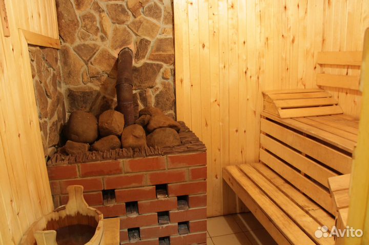 Баня на дровах у пруда