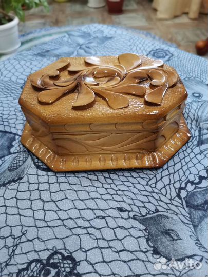 Ваза декоративная, шкатулки резные